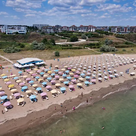 Burgas Beach Resort Apartments 4* בורגאס