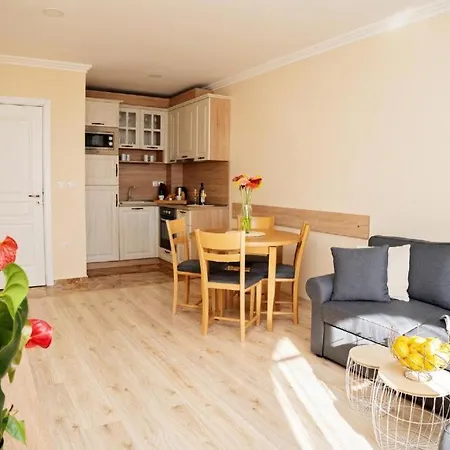 Burgas Beach Resort Apartments شقة فندقية 4*