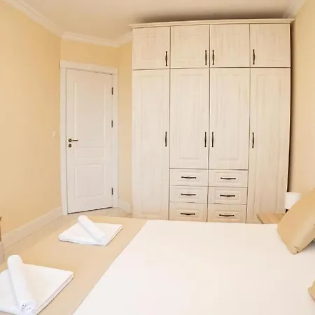 מלון דירות Burgas Beach Resort Apartments 4*