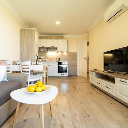 Burgas Beach Resort Apartments 4* בורגאס